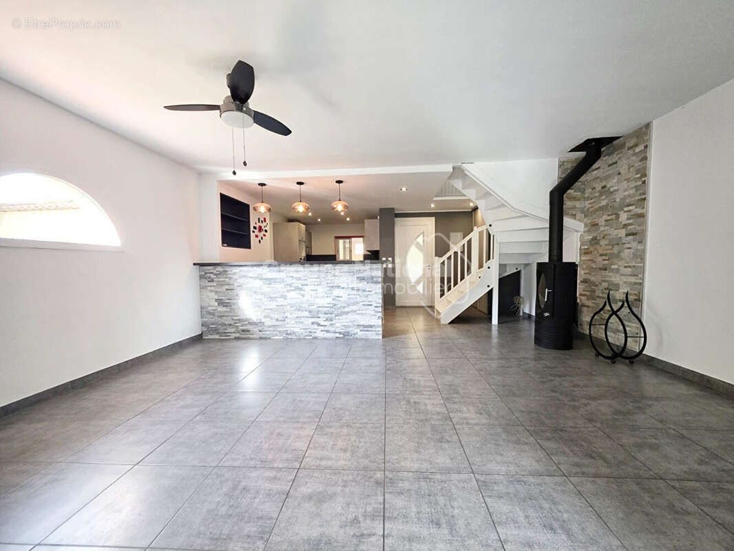 Maison à SAINT-CHAMAS