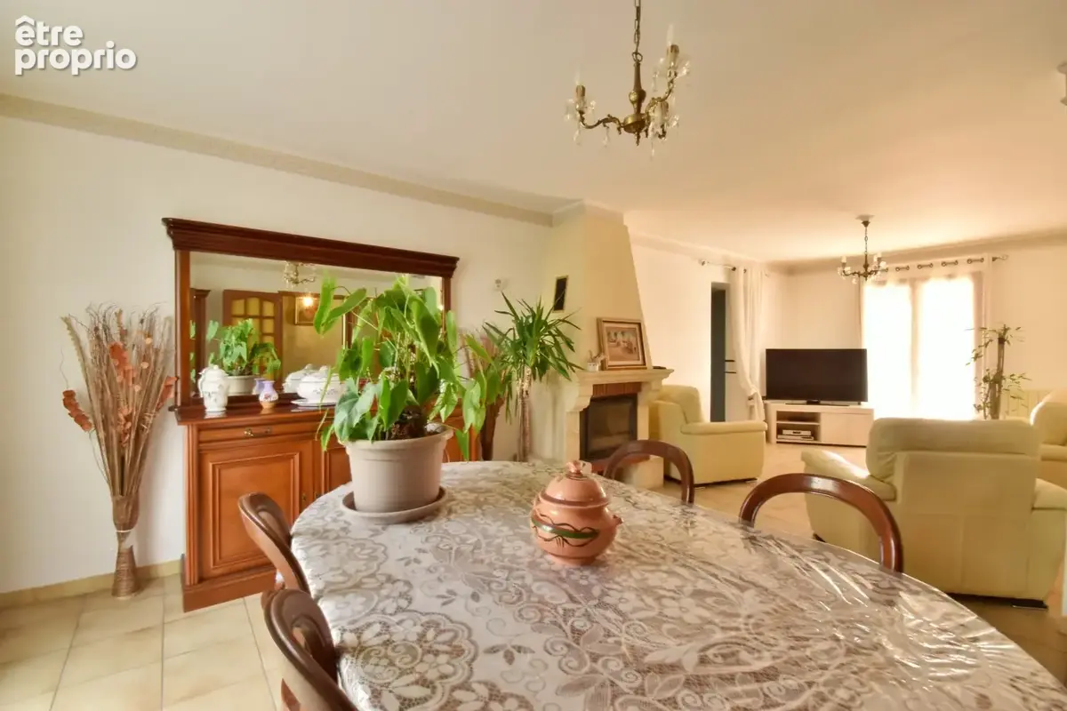 VILLA de plain-pied de 143 m² avec piscine sur 1 378 m² de terrain clos - photo 8