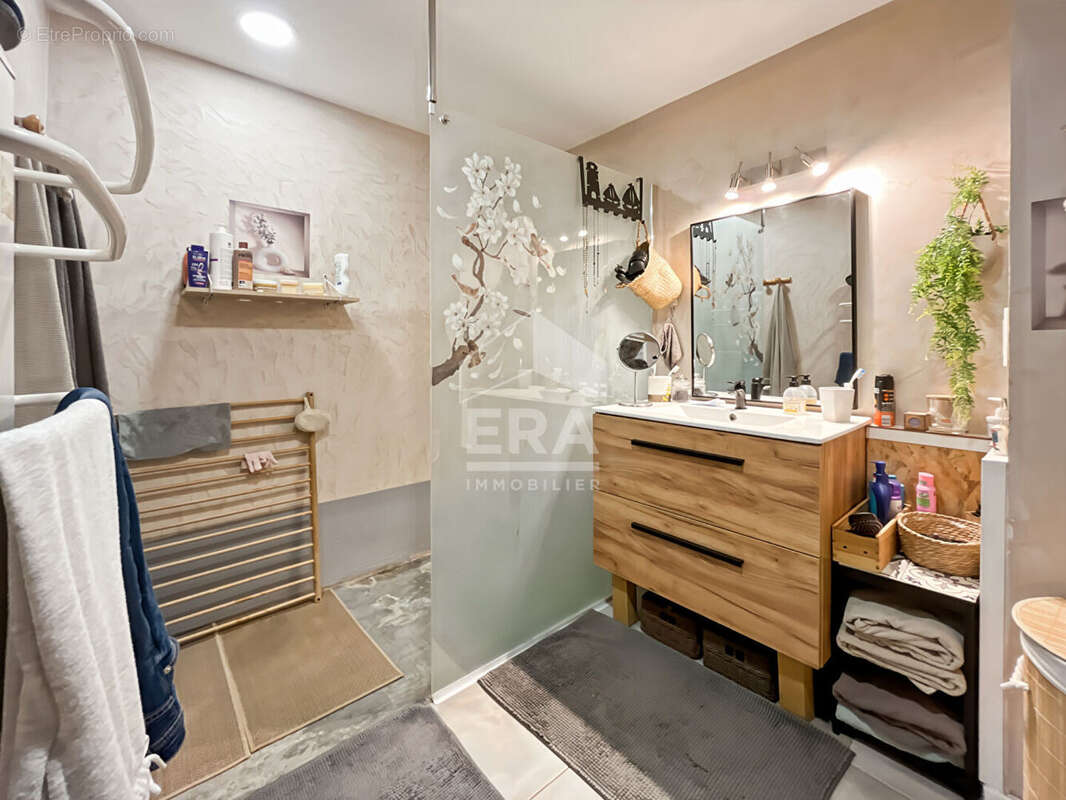 Appartement à MARSEILLE-4E