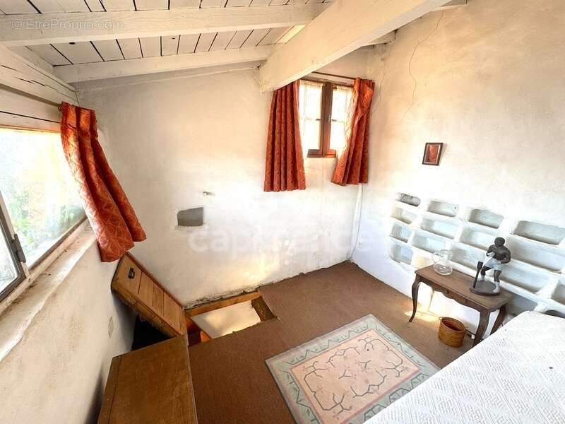 Maison à MEYNES