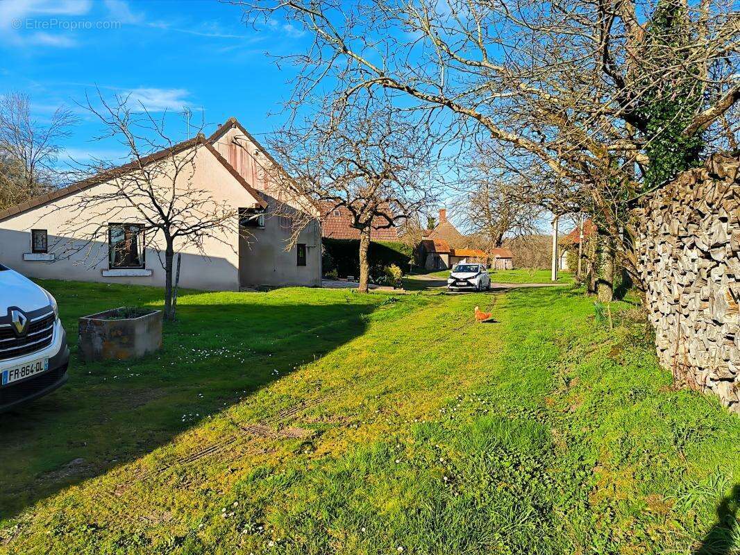 A SAISIR : ancien corps de ferme avec fort potentiel ! - photo 4