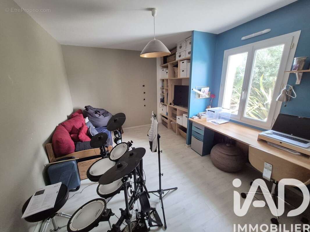 Maison 152 m² à Saint-Christophe-Sur-Roc  - photo 9