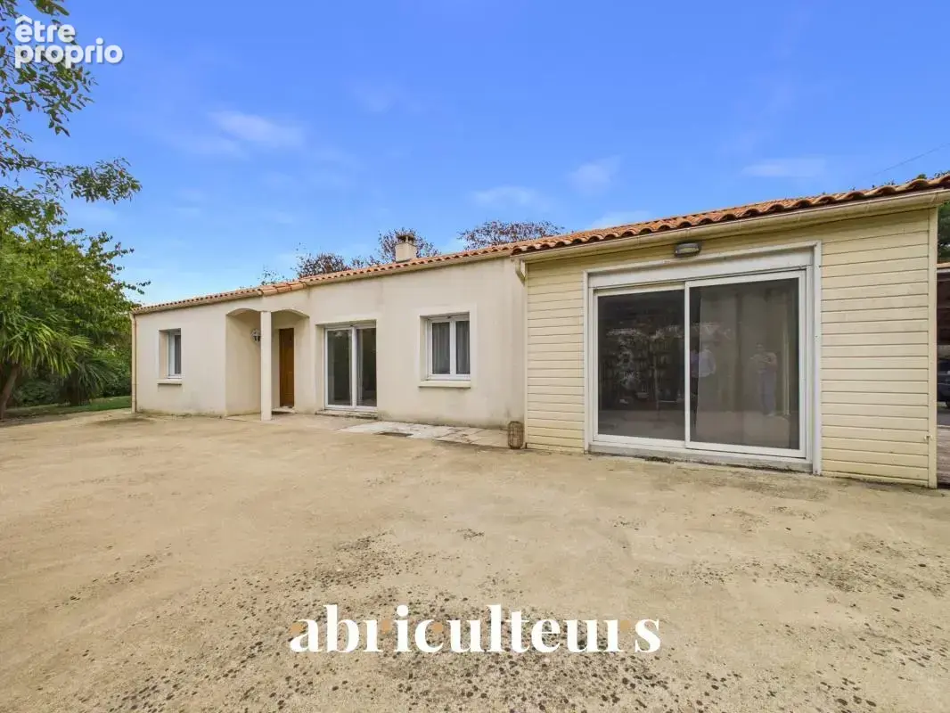 Maison de plain-pied de 140 m² - 4 chambres -5 parking - Saint-Jean-de-Boiseau (44640) - photo 14