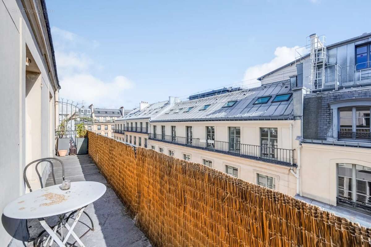 Appartement à PARIS-8E