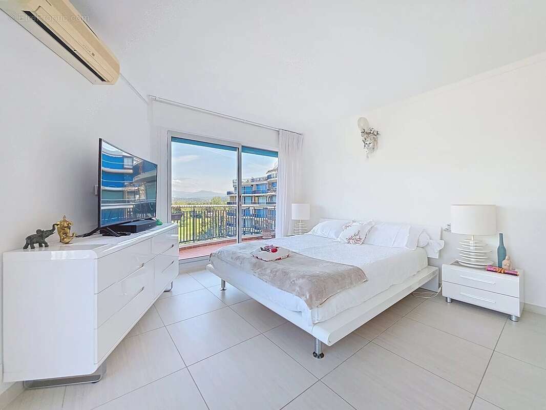 Appartement à MANDELIEU-LA-NAPOULE