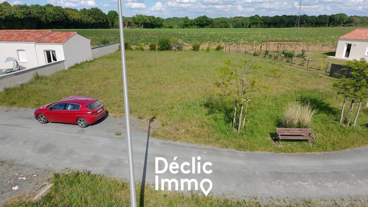 Terrain à JUICQ