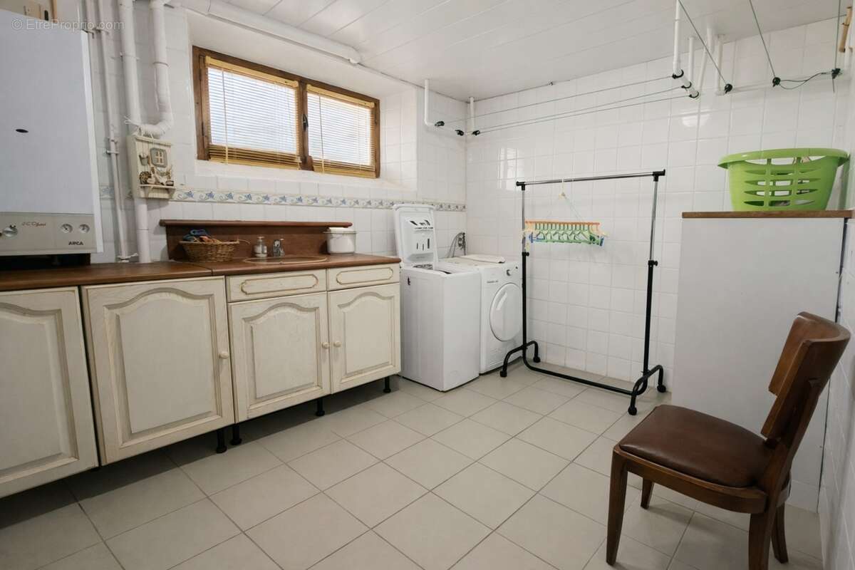 Belle opportunité à saisir - Maison familiale 174 m² – Vue dégagée, calme et potentiel rare à Gruffy - photo 11