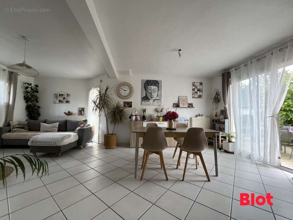 Maison 93 m² à Bain-De-Bretagne  - photo 4