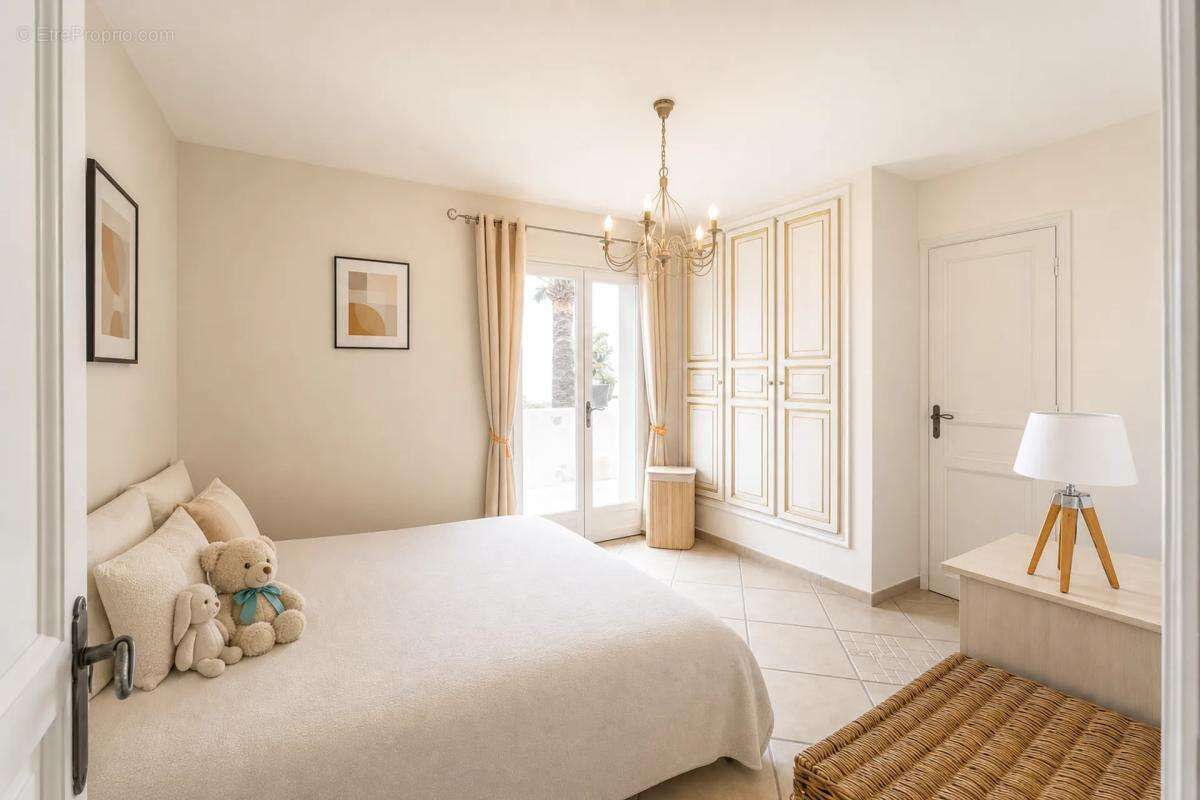 Maison de 6 pièces de 256 m² à Le Bar-sur-Loup - photo 52