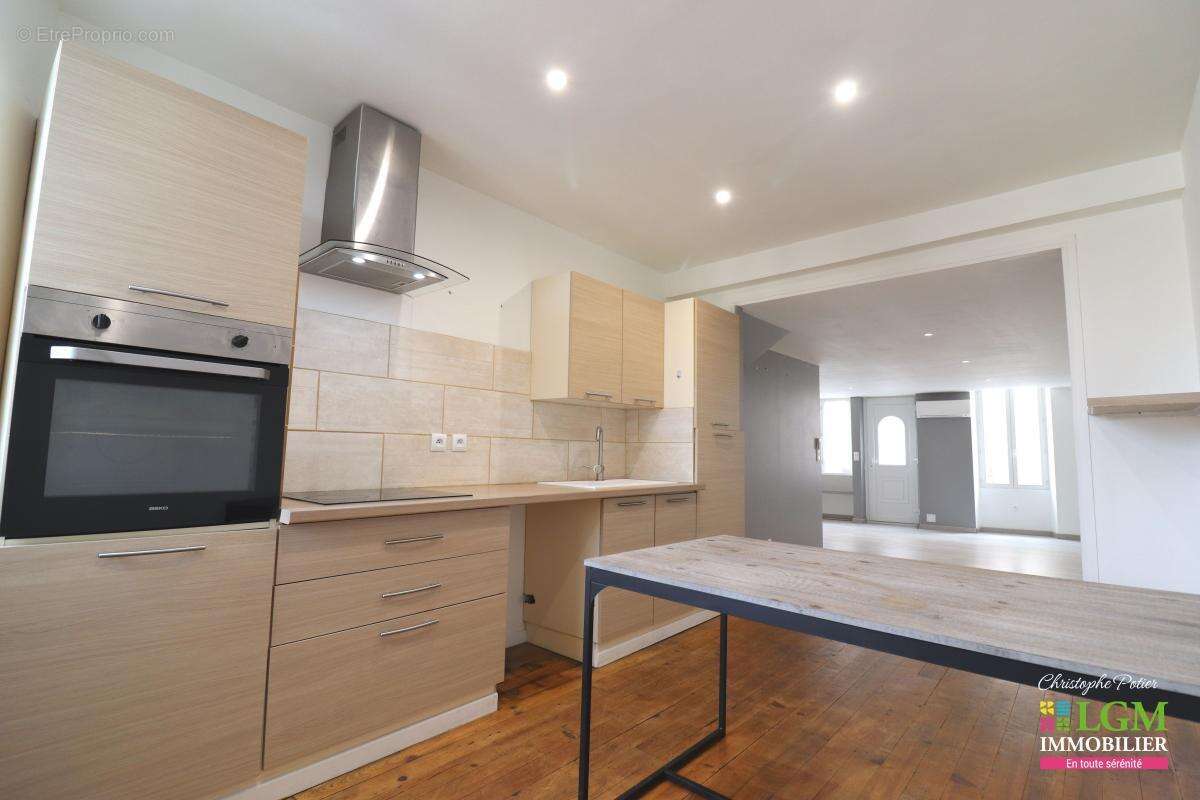 VISAN (84) - De beaux volumes pour cette maison de village de 150 m² avec 3 chambres et vue sur la vallée - photo 5