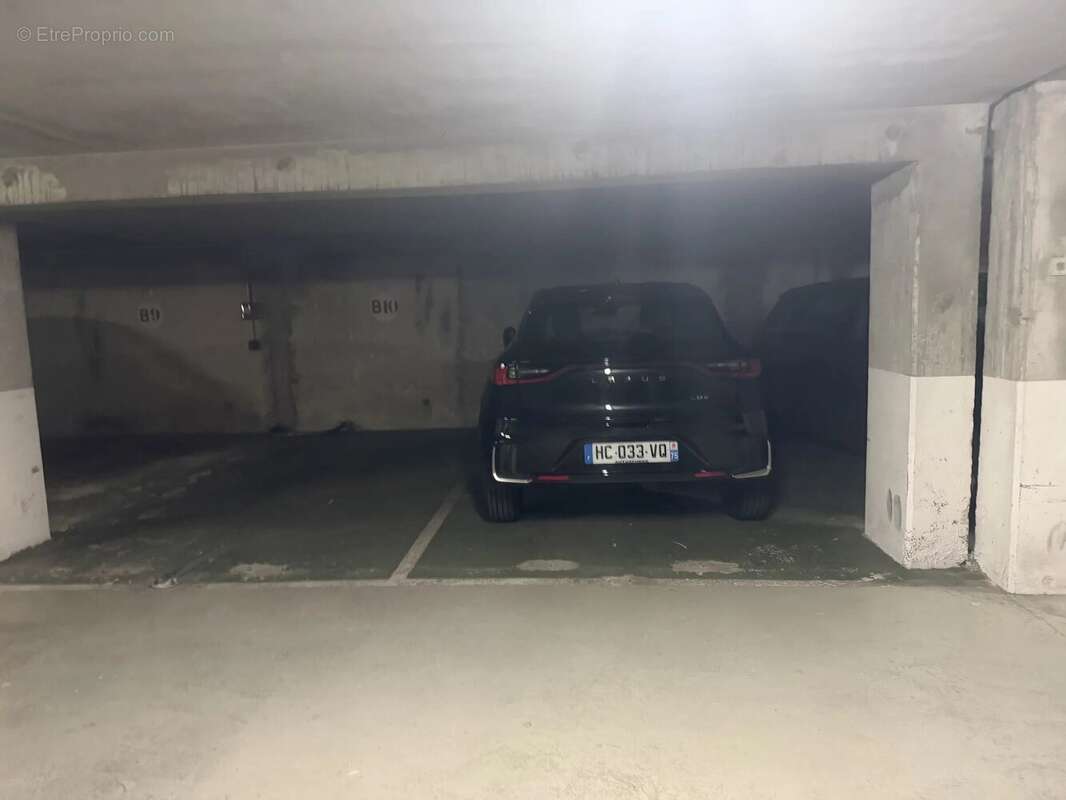 Parking à PARIS-9E