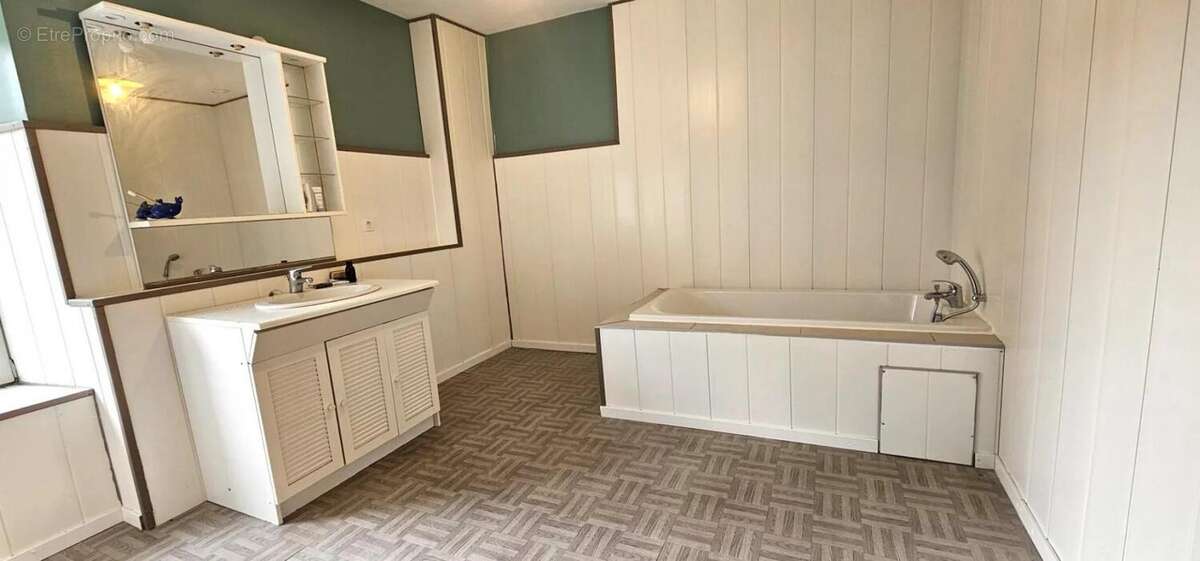 Maison à HAUTEVILLE-LOMPNES