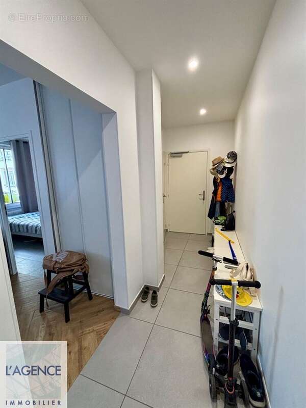 Entrée placards - Appartement à REIMS