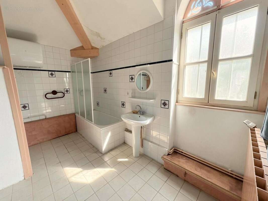   - Maison à VALS-LES-BAINS