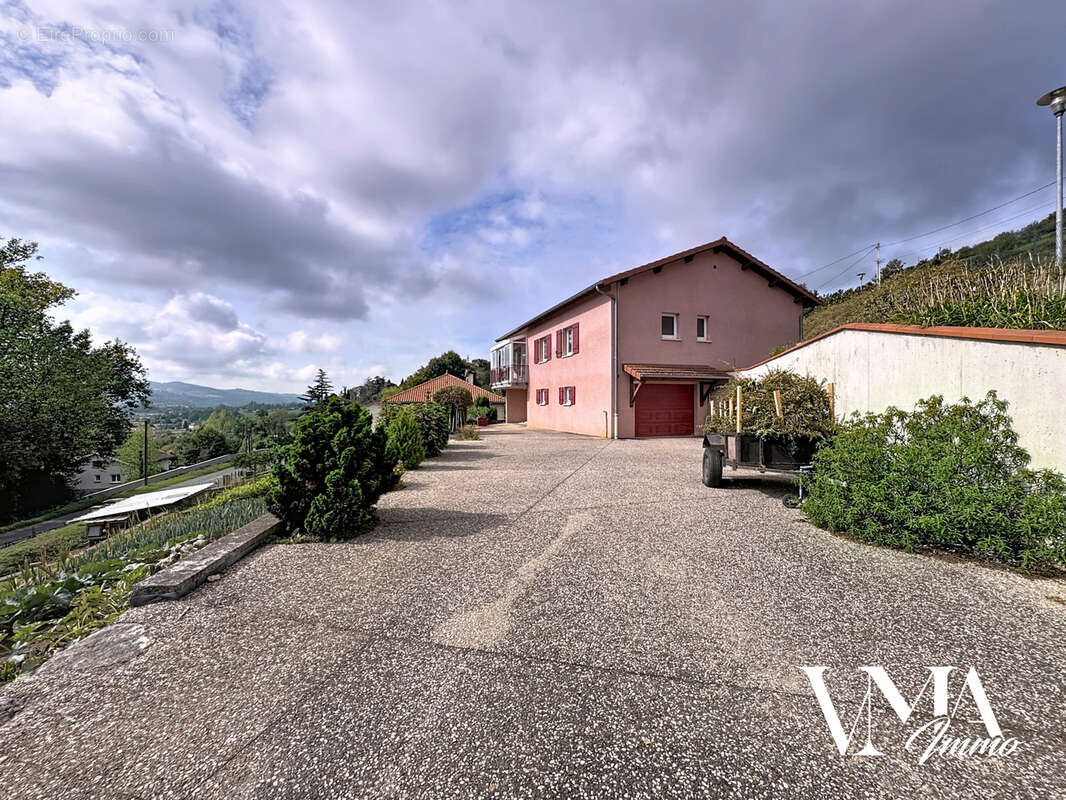 Maison à SAINT-GENIS-L'ARGENTIERE