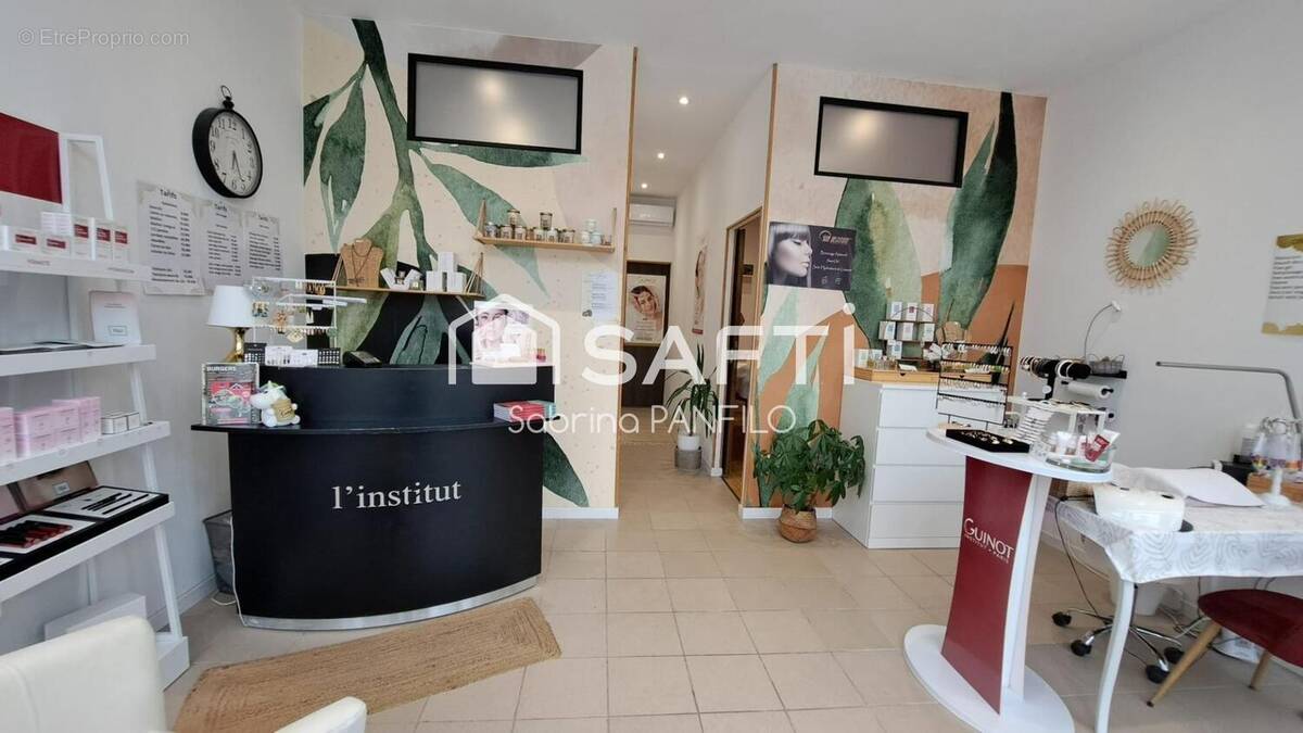 Photo 1 - Commerce à SELLIERES