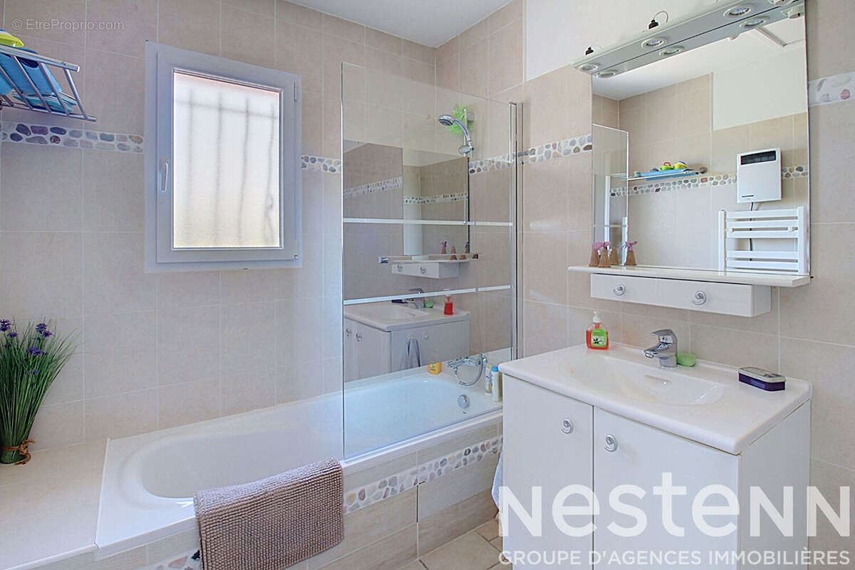 A VENDRE FLAYOSC Maison 3 chambres PISCINE GARAGE sur terrain de 1200 m² clos - photo 12