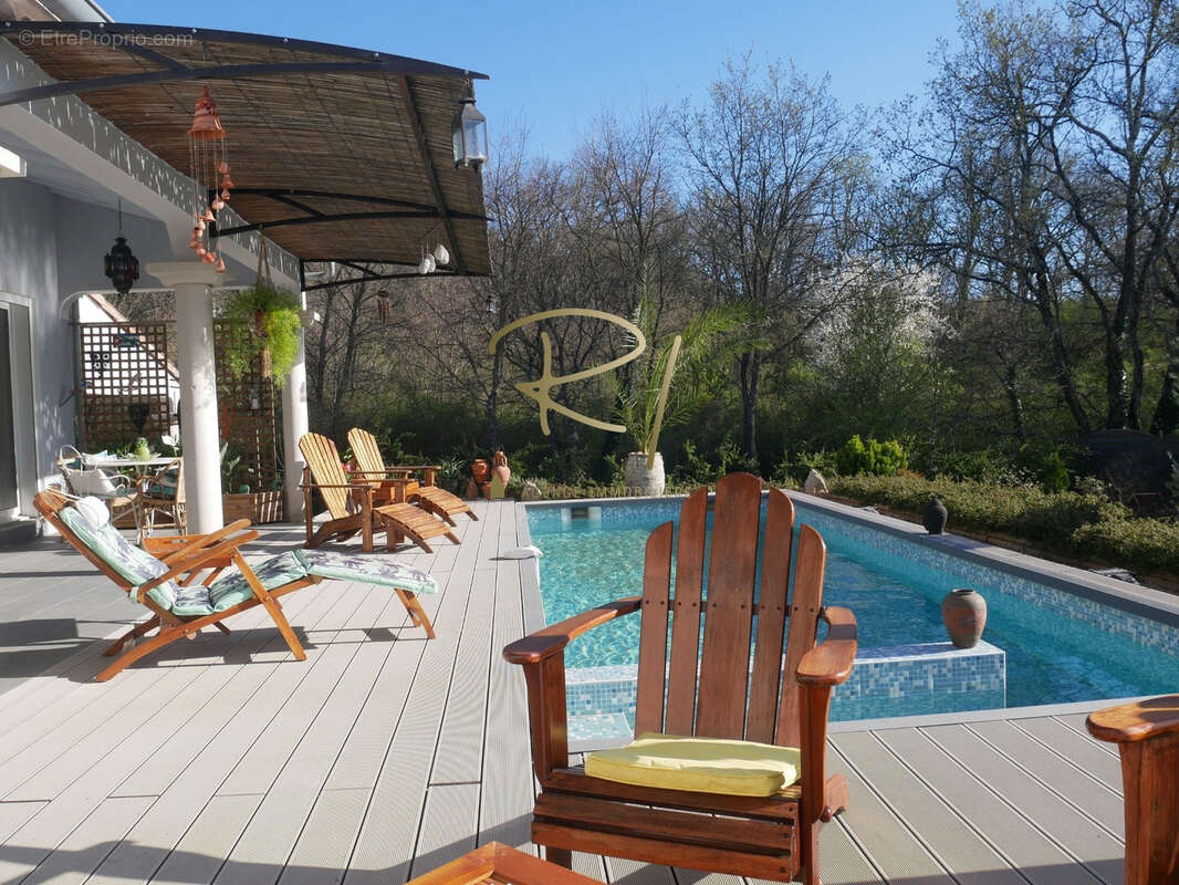 Villa lumineuse avec piscine et grand terrain   cadre nature proche Barjac - photo 4