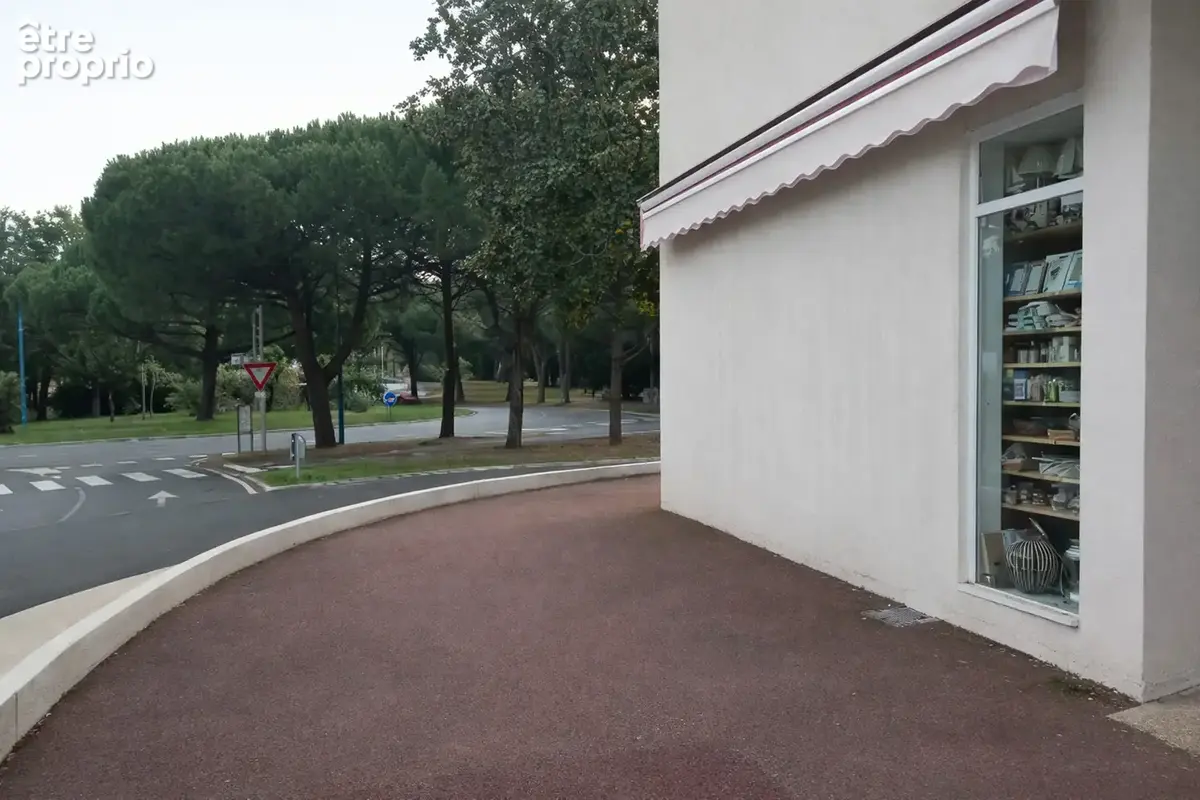 Dpt Charente Maritime (17), à vendre LA PALMYRE Local commercial - photo 6