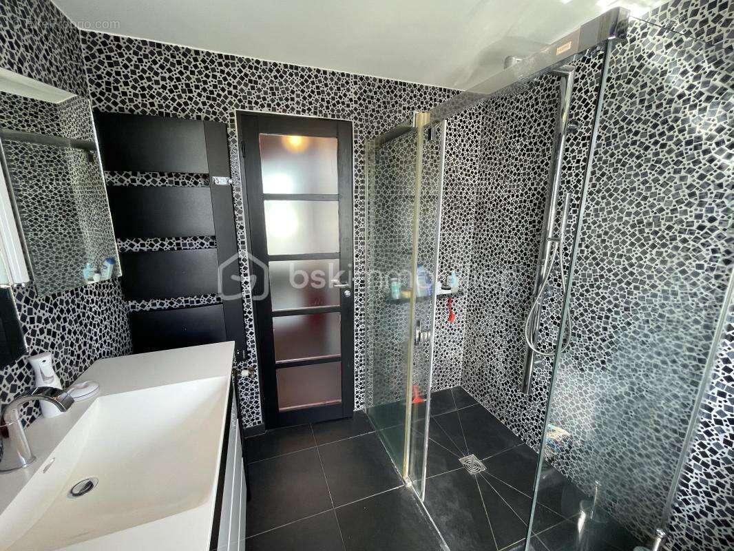 Maison rénovée Années 30 - JOINVILLE LE PONT - 131m² - 3 chambres - photo 12