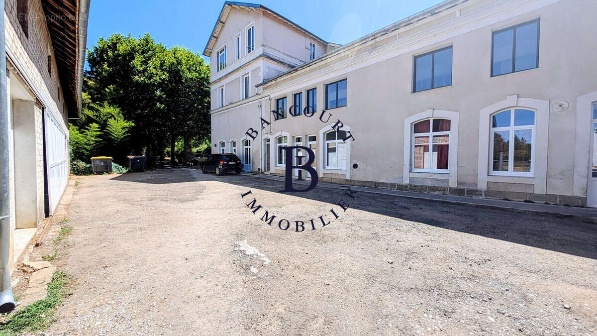 Appartement 754 m² à Brive-La-Gaillarde  - photo 2