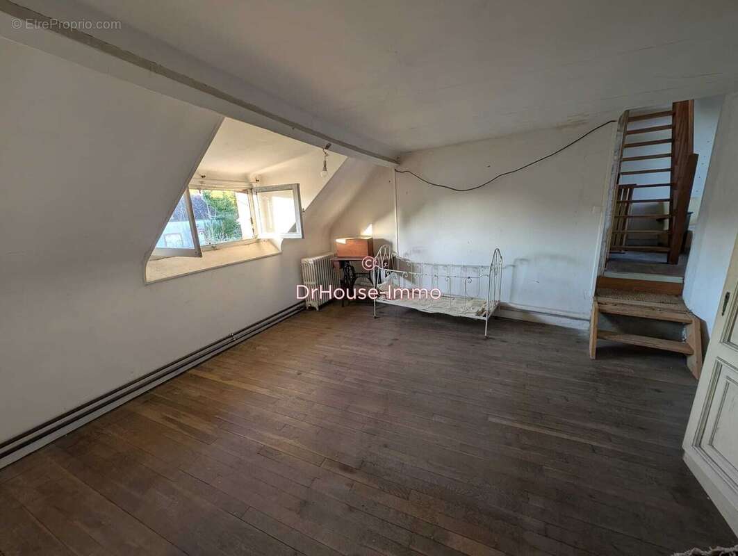 Maison à COURTEMPIERRE