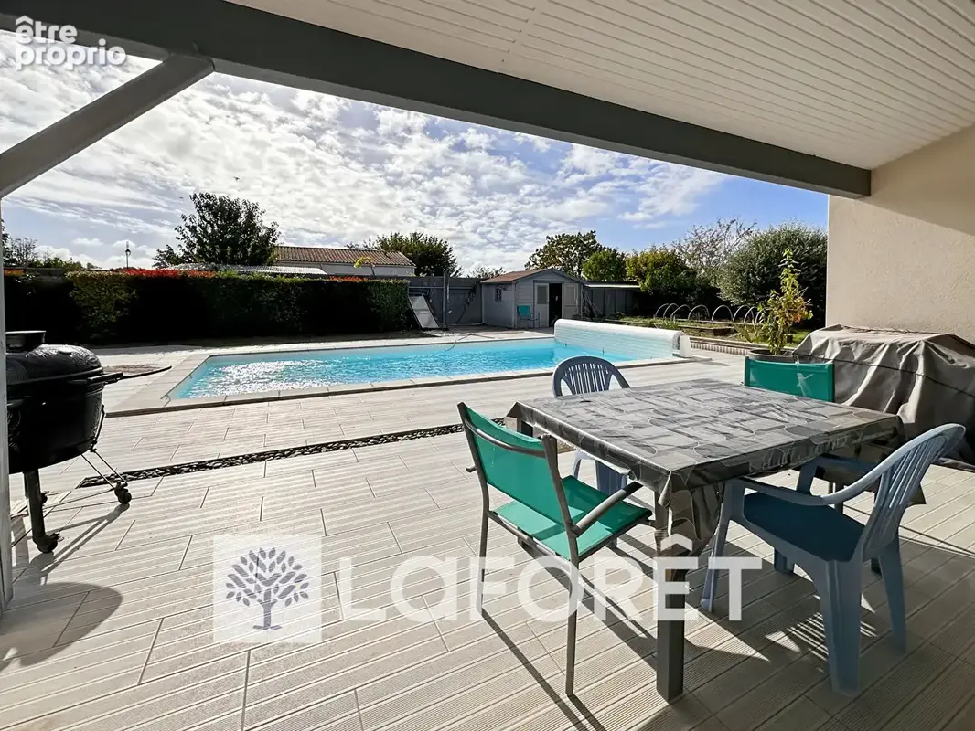 Maison plain-pied T4 avec piscine chauffée et 2 garages à 5 minutes de GEMOZAC (17260) -  110 m2 - photo 4