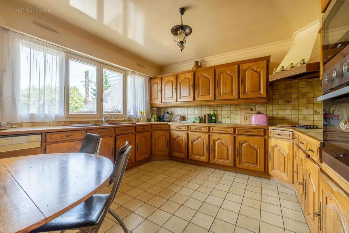 Maison de 9 pièces de 450 m² à Noisy-le-Sec - photo 3