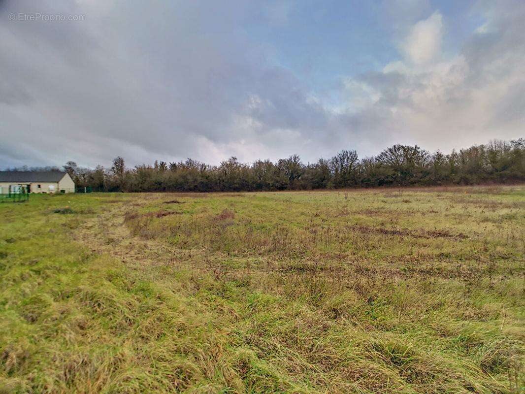 Terrain à LES AIX-D&#039;ANGILLON