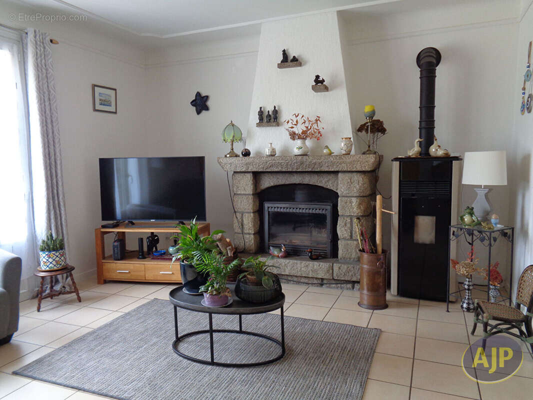 Maison Cruguel 8 pièce(s) 128 m2 - photo 4