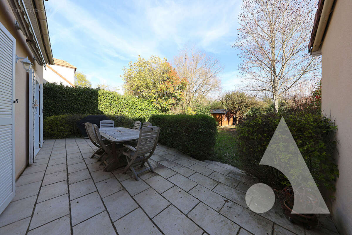 Maison à SAINT-PIERRE-DU-PERRAY