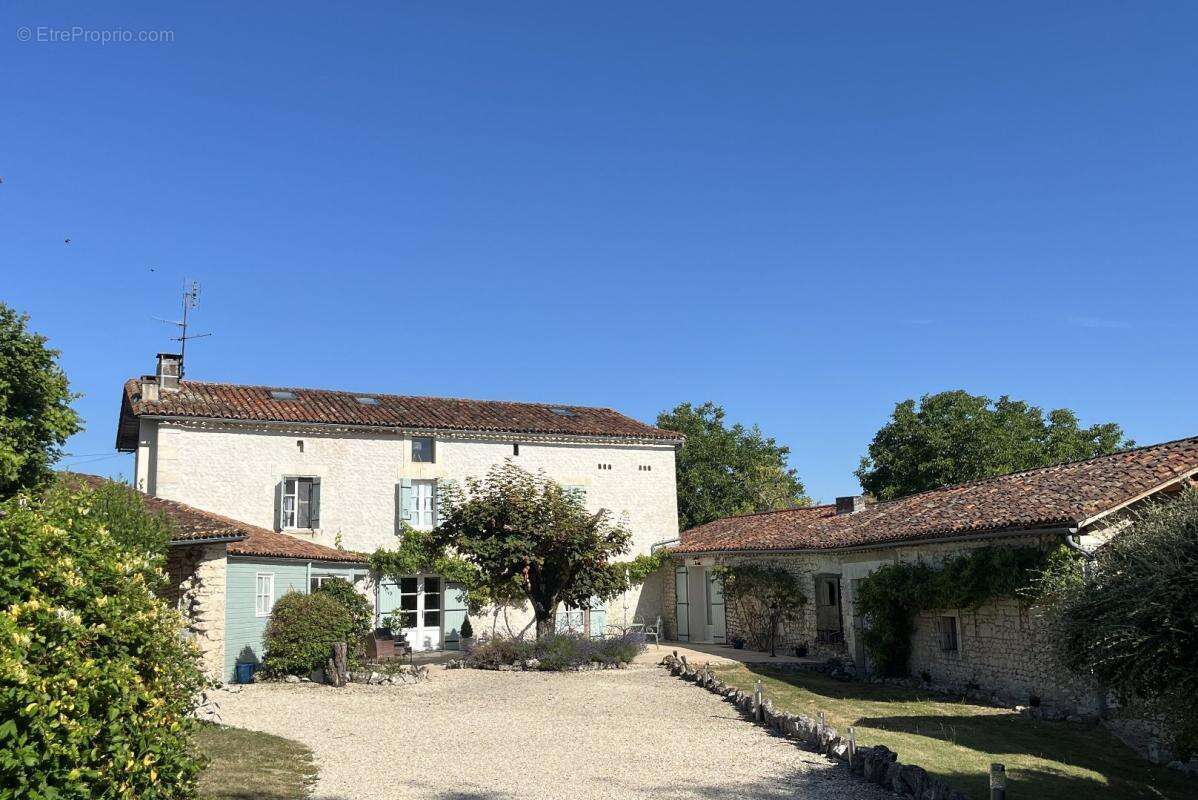 Maison à PALLUAUD