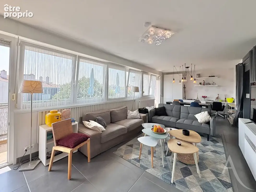 T5 familial traversant de 116 m² - Terrasse, garage, ascenseur - Gare à 10 min - photo 4