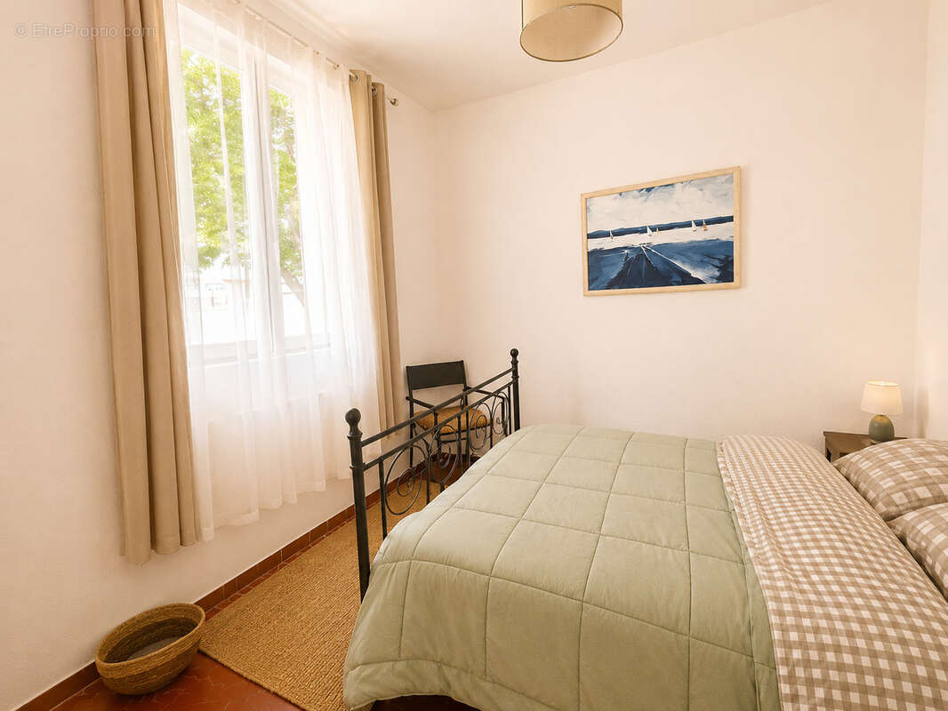 Maison divisée en deux appartements   Centre-ville de Vence - photo 9