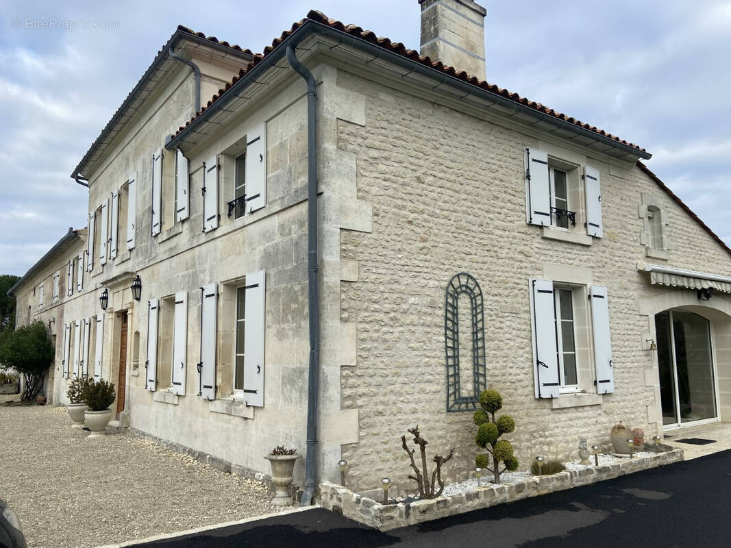 Maison à SEGONZAC