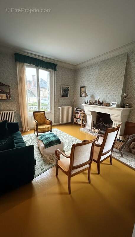 Maison à PRUNAY-CASSEREAU