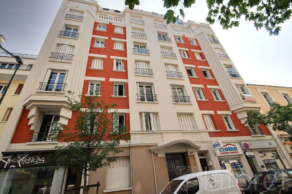 Appartement à LA GARENNE-COLOMBES