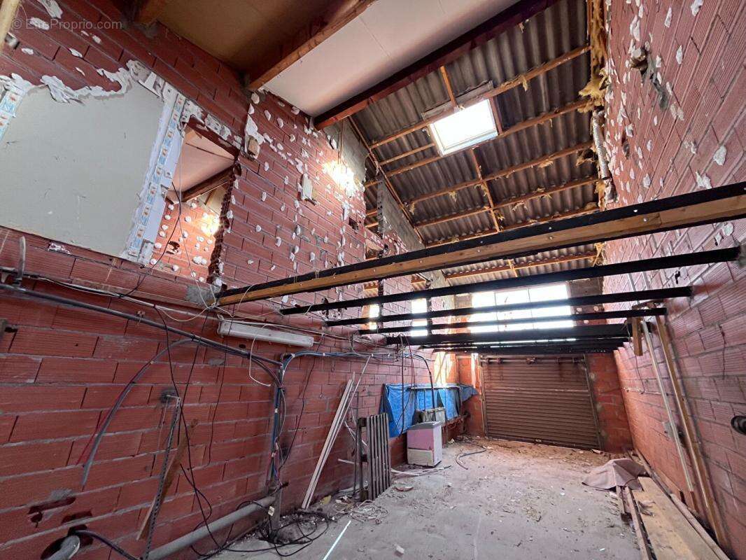 Maison avec vue sur le port de 300 m² avec permis accordé pour divers projets, gros travaux et gros potentiel - photo 9