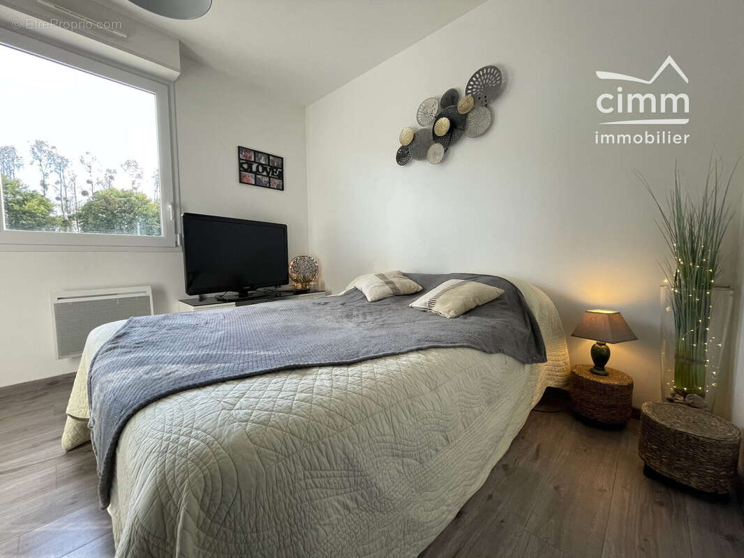 Chambre 1 - Maison à COULOMMIERS