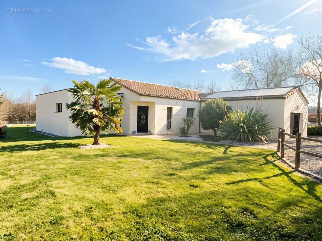 Maison à SAINTE-CECILE