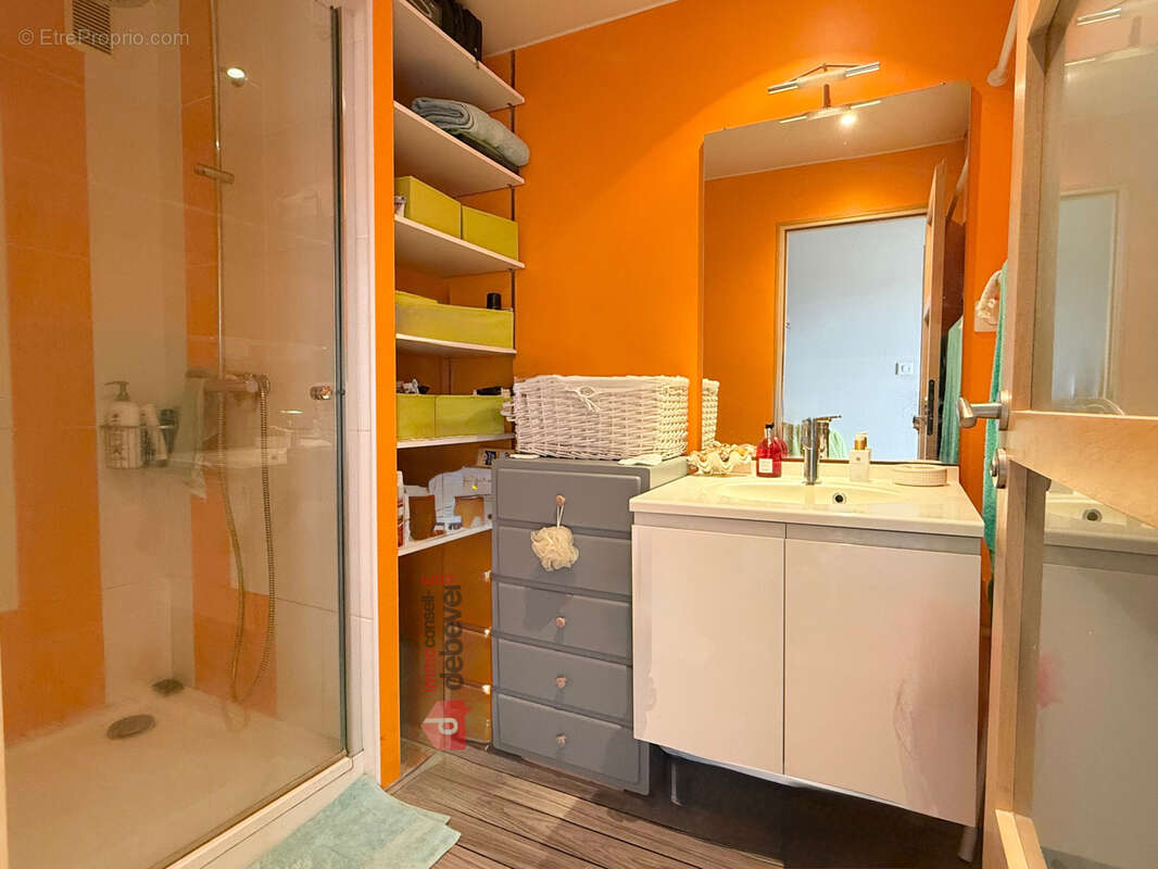 Appartement 3 pièces de 75 m2 avec parking et cave   Résidence entretenue avec ascenseur - photo 6