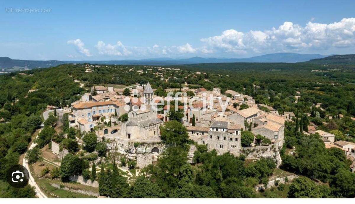 Terrain à LA GARDE-ADHEMAR
