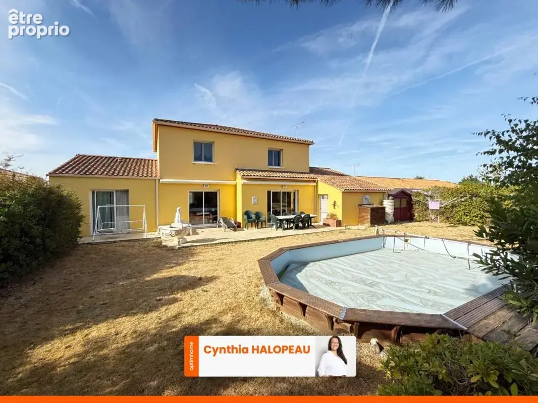 Maison familiale de 161 m² avec piscine – Chauché - photo 2