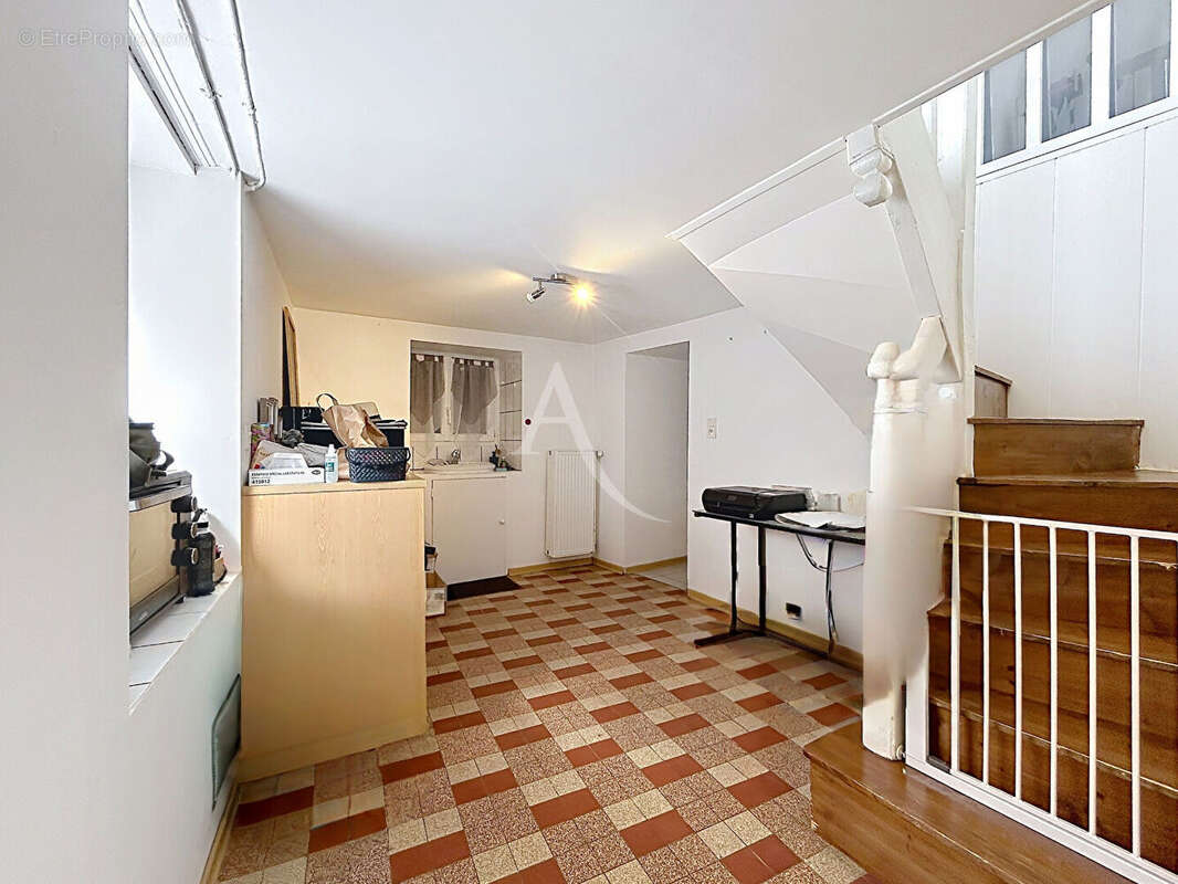 Maison - 3 chambres - 127 m² - MARIGNE PEUTON - photo 4