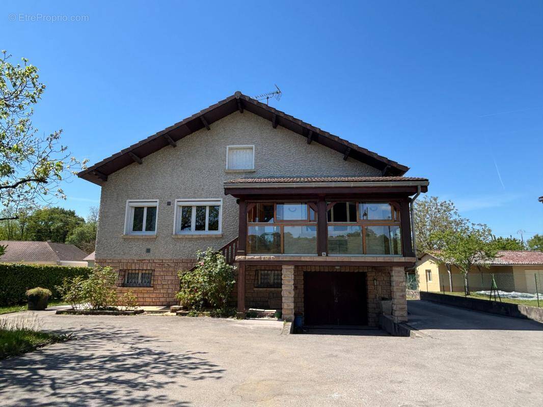 Maison à CHARETTE