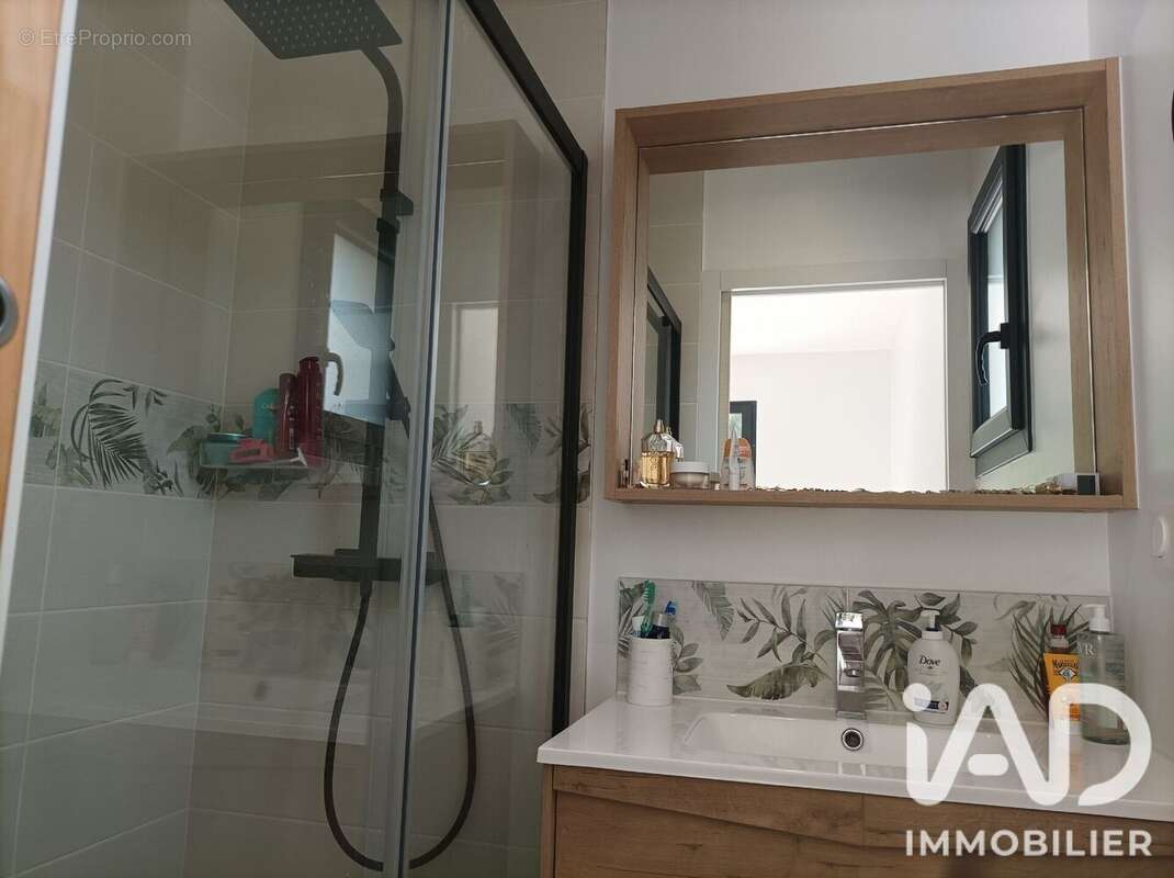 Maison 91 m² à Corme-Royal  - photo 8