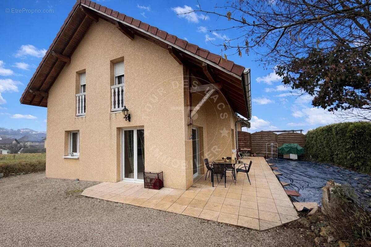 Maison à MONTAGNY-LES-LANCHES