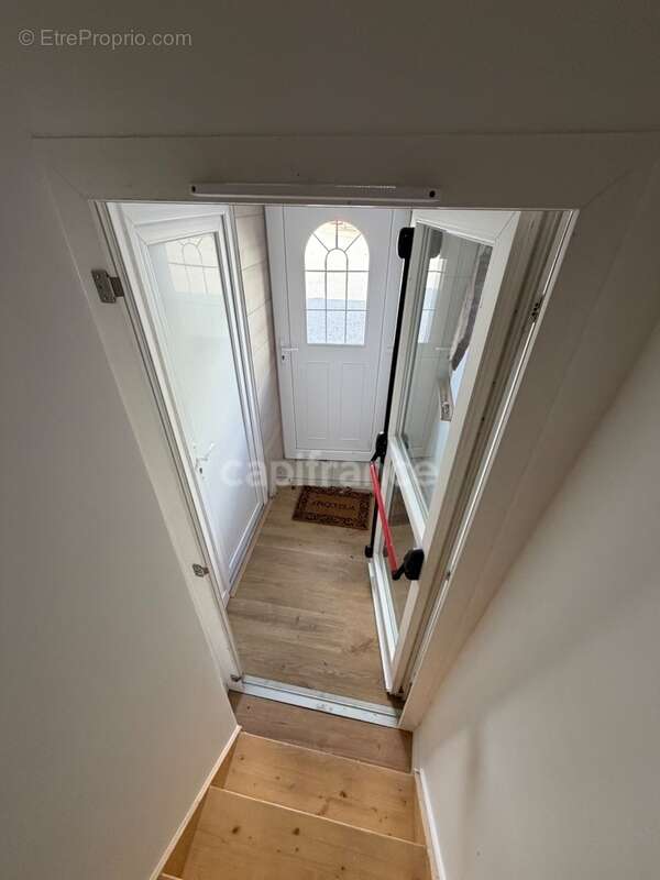 RARE SUR LE MARCHÉ - Maison à vendre 5 pièces avec studio indépendant en rez-de-chaussée - photo 4