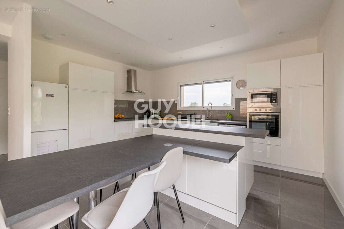 Maison à PESSAT-VILLENEUVE