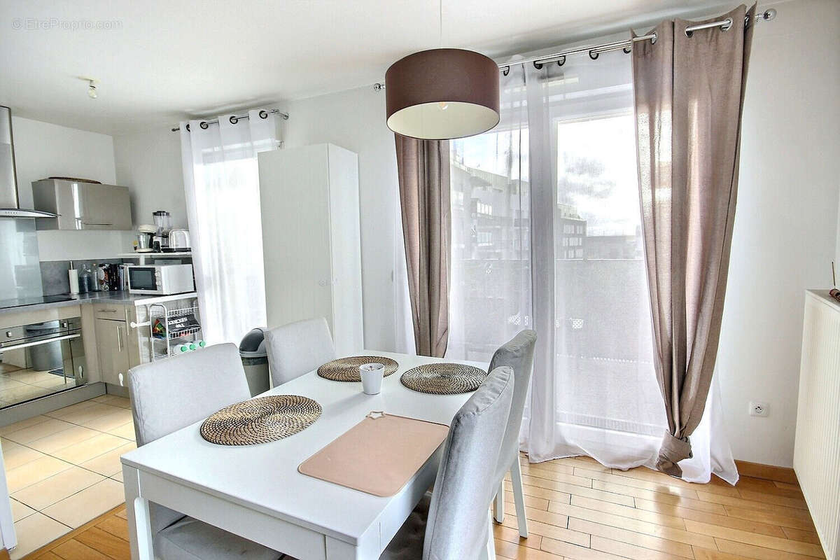 Appartement à FRESNES